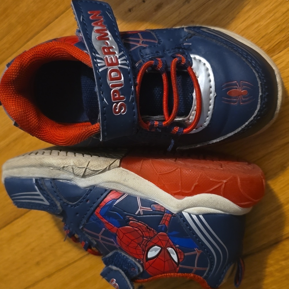 Spiderman Toddler Size 7 Light Up Sneakers